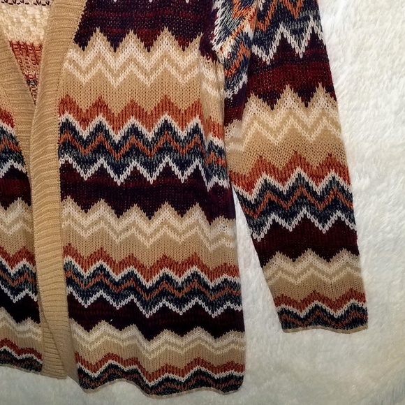Hem and Thread Chevron Cardigan - Picture 4 of 5